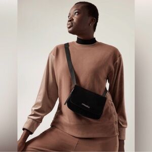 Athleta Revive Velvet Waistbag in black